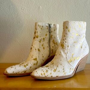 Gorgeous hide boots. White and gold. Dolce Vita size 8